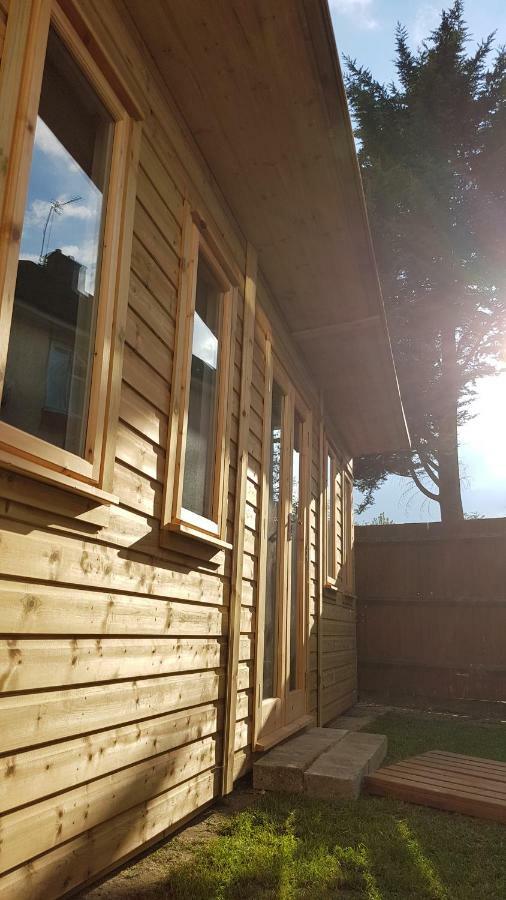 Urban Log Cabin near zone 2 tube London Bagian luar foto